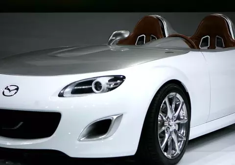 Cel mai lung şir de maşini Mazda MX-5, în Cartea Recordurilor
