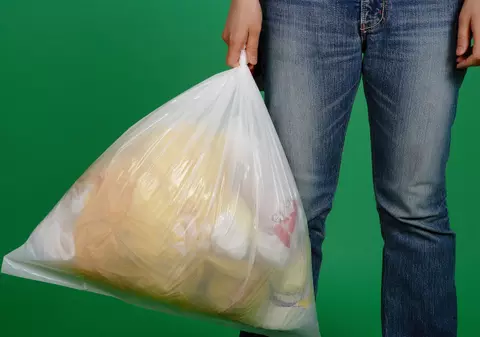Un spaniol a mers la bar, cu capul iubitei sale în geantă