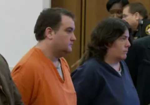 Doi americani, condamnaţi la închisoare pentru că şi-au obligat copiii să se tortureze reciproc 