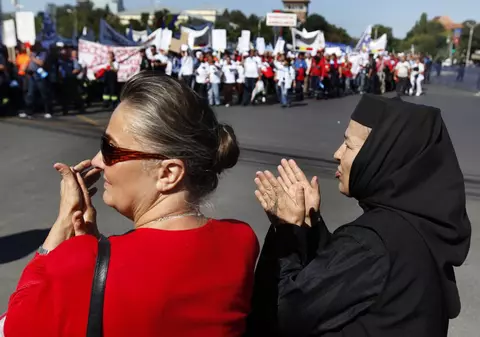 Imaginea zilei | Călugăriţa protestatară