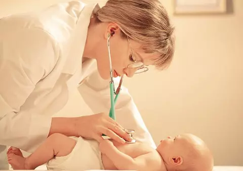 Copil de un an aflat în stare gravă, după ce mama sa i-a dat un calmant