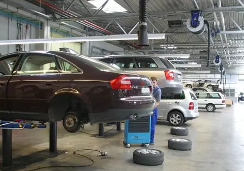 Service-urile auto, obligate să-şi informeze clienţii despre originea pieselor