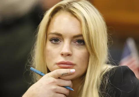 Lindsay Lohan s-a internat din nou într-o clinică de reabilitare