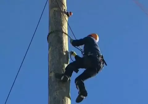 Video | Cel mai rapid om pe verticală "aleargă" cu 2,5 metri pe secundă