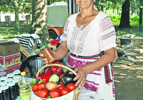 Învăţaţi să faceţi zacuscă!