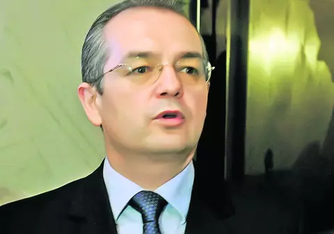 Iată ce urări i-au făcut, de ziua lui, cititorii Libertăţii premierului Emil Boc: "Să se lase de meserie"
