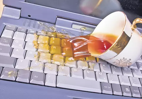 Ştiai că există laptopuri pe care poţi vărsa cafea?