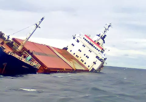 Scafandrii înghiţiţi de mare rămân în adâncuri