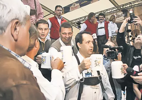 Mii de braşoveni s-au distrat la Festivalul Berii