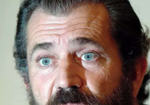 Mel Gibson umblă deghizat