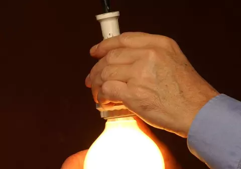 Ne scriu cititorii: Trăiesc fără electricitate