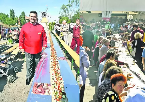 Sendvişul gigant, «ras» într-un minut