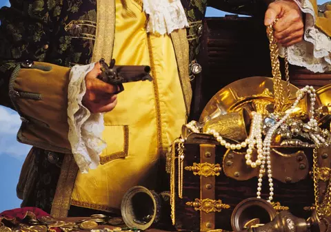 Ţiganii au renunţat la furăciunile 'clasice': s-au făcut piraţi pe nave străine!