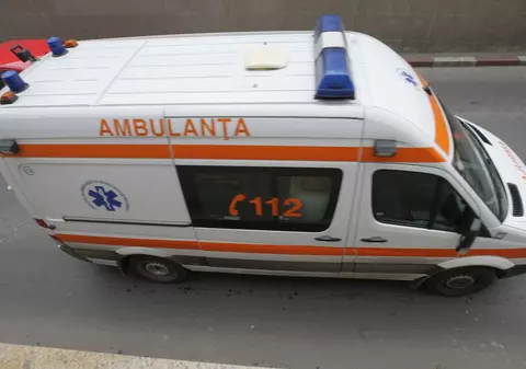 Două persoane au murit şi 13 au fost rănite, în urma unui accident în Popeşti-Leordeni