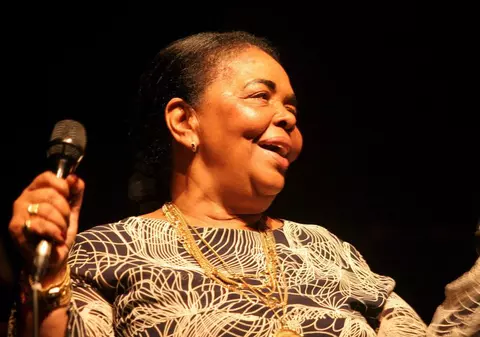 Cesaria Evora îşi aduce în România propriul bucătar