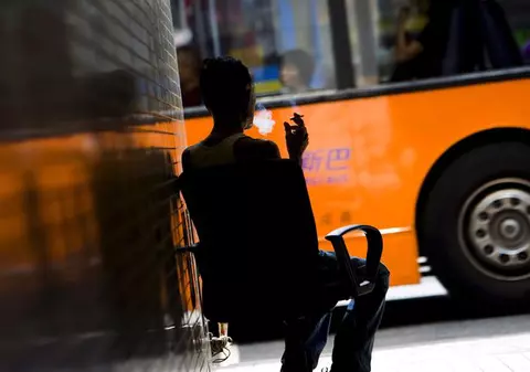 În Hong Kong a fost testat un autobuz care se încarcă cu curent în fiecare staţie