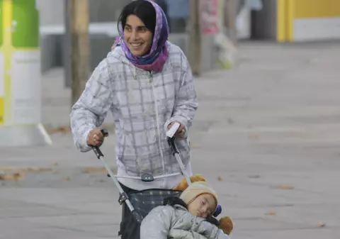 Un fost pretendent la preşedinţia Franţei vrea să facă 'Republica Romilor'
