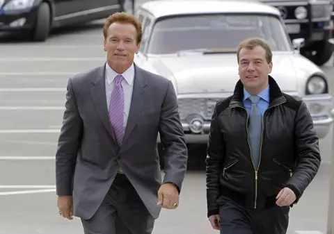 Schwarzenegger şi Medvedev au fost la sala de forţă şi la shopping împreună