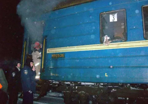 37 de morţi în Ucraina după coliziunea dintre un tren şi un autocar