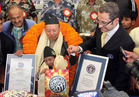 Video | E oficial! Khagendra Thapa Magar este cel mai scund om din lume