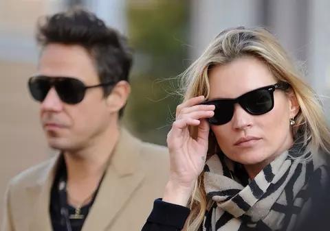 Căsătoria modelului Kate Moss cu Jamie Hince, o glumă
