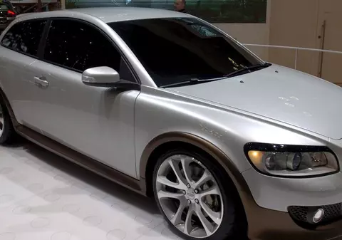 Volvo va lansa un competitor cu cinci uşi pentru VW Golf