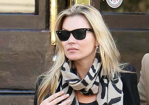 Kate Moss este noua imagine a ochelarilor de soare Vogue