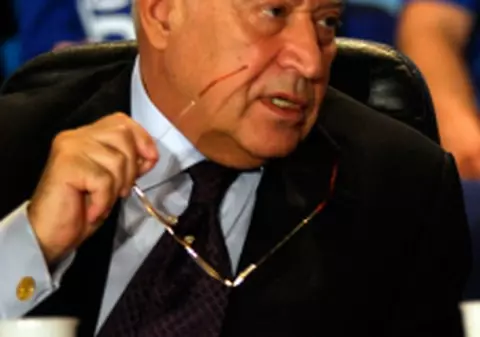 Voiculescu: "Băsescu se autosuspendă dacă refuză reducerea TVA"
