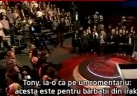 Video | Fost premier australian, ţinta unui atac cu pantofi