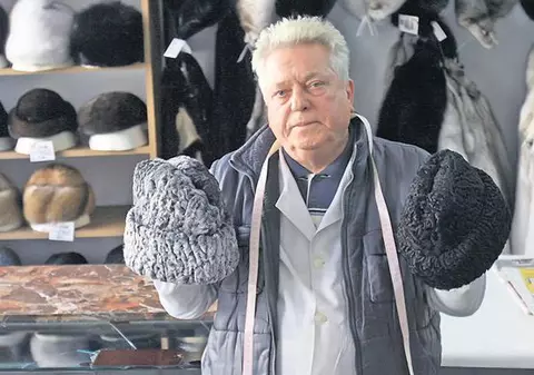 Libertatea vă prezintă meseriile «la putere» din «epoca de aur» care azi sunt pe cale de dispariţie