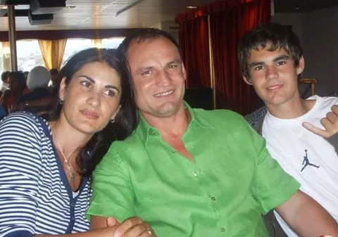 Toni Doboş îşi deschide cafenea peste ruine