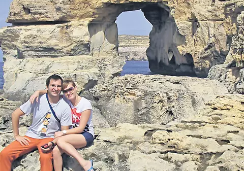 Claudiu Bogdan şi Cristina Coca, de la OTV, 'au fugit' în Malta fără cei doi copii