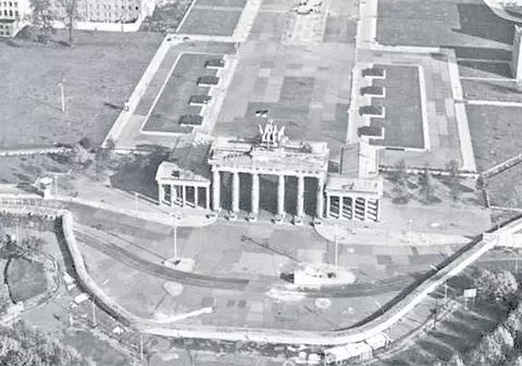 Cum arăta un concediu peste graniţă în “epoca de aur“: 'Am aşteptat un an să văd Berlinul de Est'