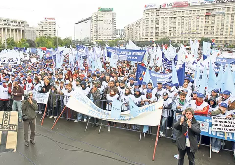 Avocatul Victor Ciorbea, despre românii cărora le-au fost tăiate salariile: Lăsaţi protestele şi daţi statul în judecată!