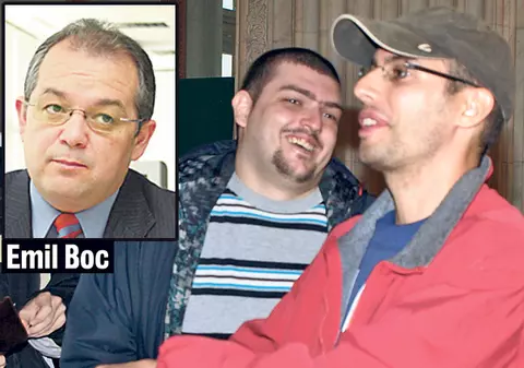 SPP-ul a dejucat un posibil «atentat» împotriva premierului Boc în Parlament | Voiau să-l bombardeze cu... banane