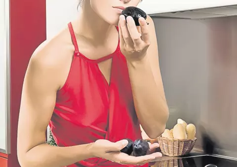 Datorită vitaminelor din compoziţie, prunele alungă răceala