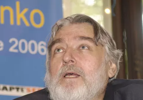 Adrian Păunescu a scris o poezie pe patul de spital: "De la un cardiac, cordial" 