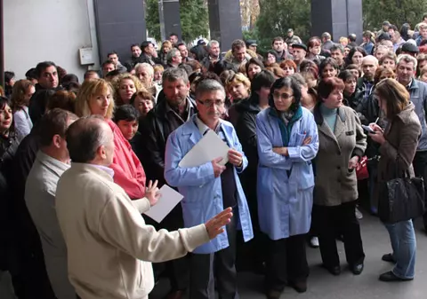 Angajaţii de la Ana Imep Piteşti s-au revoltat împotriva lui Copos