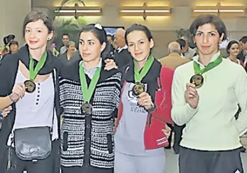 Fetele de aur au revenit acasă 