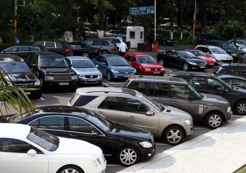 Criza îi face pe români să-şi amaneteze şi maşinile