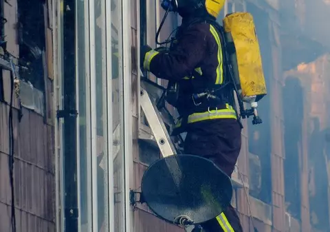 Incendiu la Uzina mecanică Sadu. O femeie a fost rănită