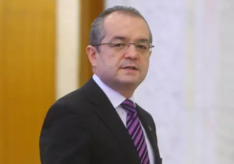 Guvernul adoptă luni forma finală a legilor salarizării