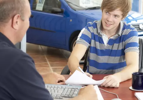 Asigurarea RCA, valabilă şi în format electronic