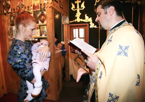 Adela Popescu, naşă de botez pentru Natalia Elena