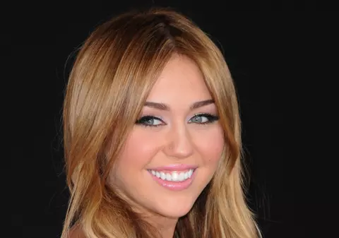 Miley Cyrus şi-a serbat ziua de naştere alături de noul iubit