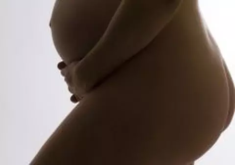 Două din trei adolescente britanice însărcinate avortează