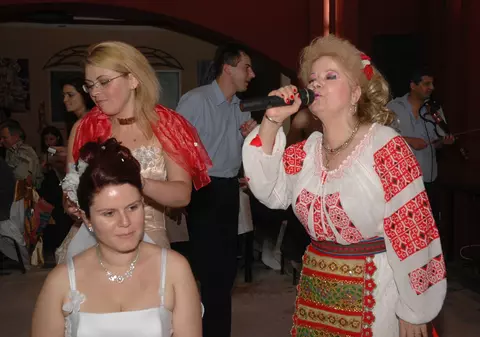 Saveta Bogdan şi-a măritat fata în SUA