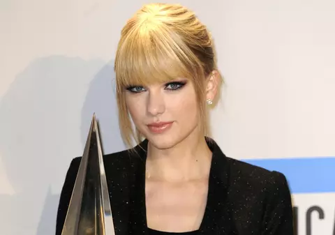 Lui Taylor Swift îi place să vorbească singură