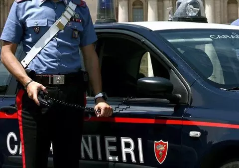 Zece rromi au bătut doi poliţişti, în Italia