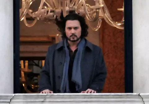 Johnny Depp interzice telefoanele în locuinţa din Franţa